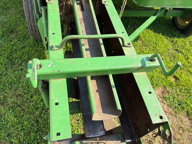 john-deere-336-image-29