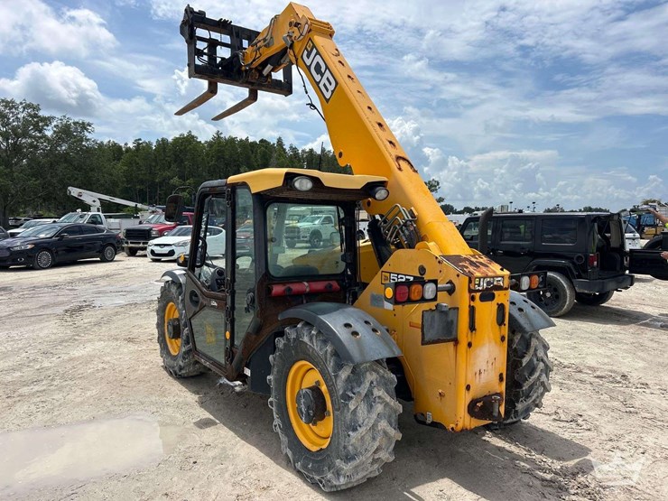 2014-jcb-527-58-image-4