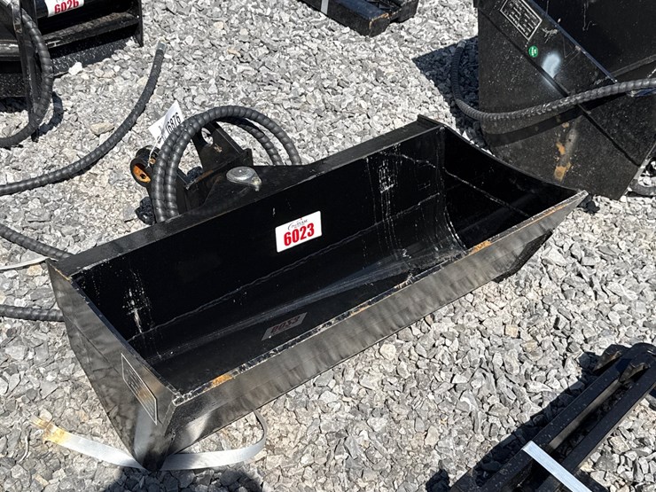 #6023-•-32"-excavator-hyd-tilt-bucket-image-1
