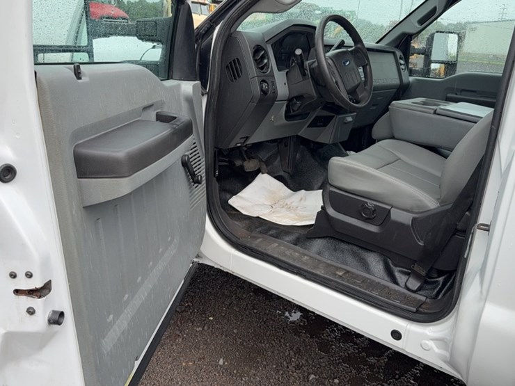2012-ford-f550-image-14