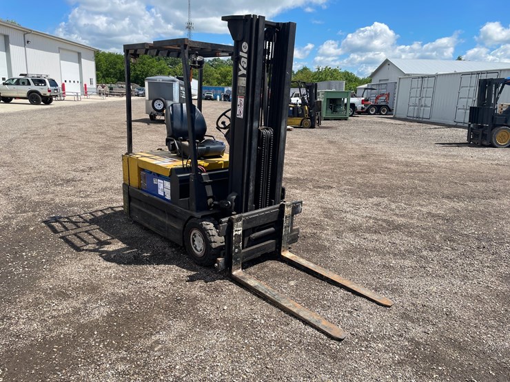 #2407-•-yale-electric-forklift-image-3