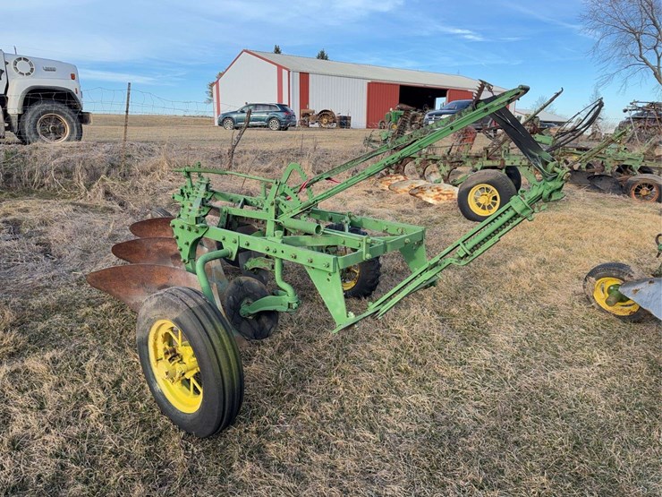 john-deere-8-image-1