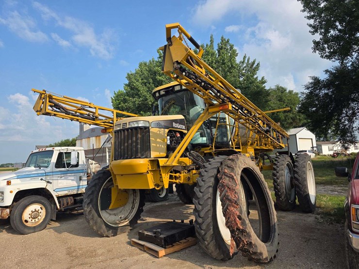 rogator-1074-self-propelled-sprayer,-100'-booms,-currently-winterized,-320/90r50-tires,-rears-with-d-image-70