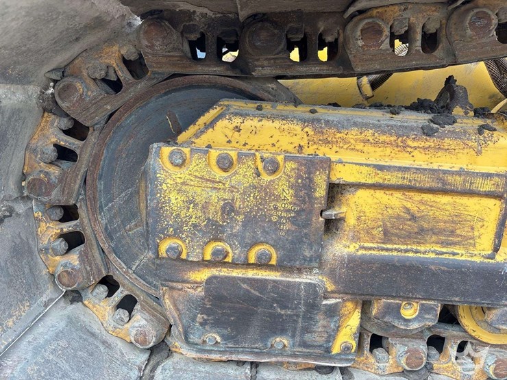 2015-caterpillar-d6k2-lgp-image-39