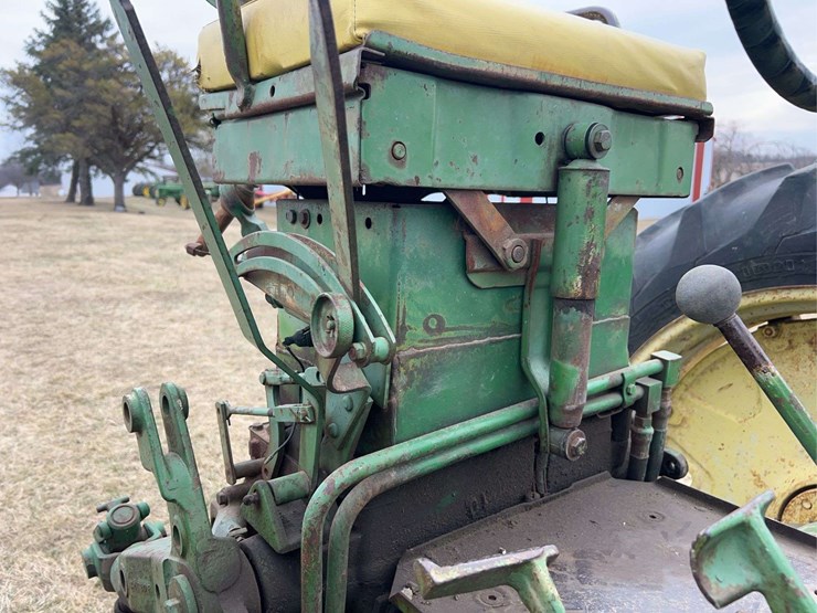john-deere-520-image-32