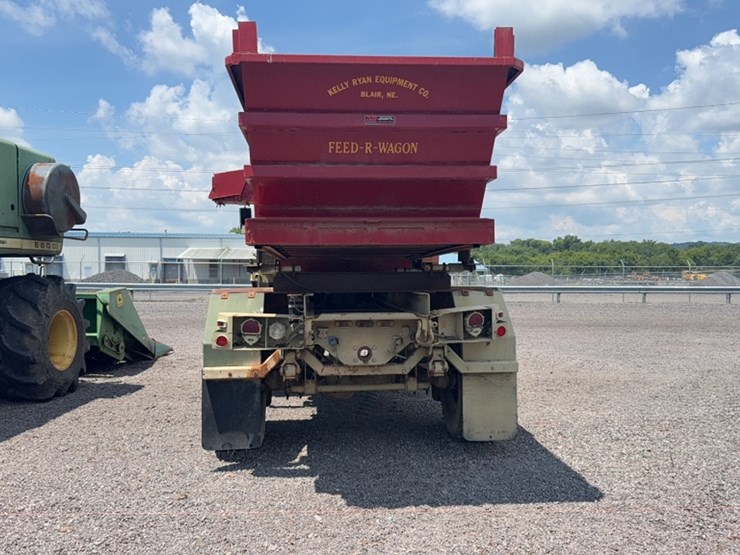 #3020-•-1995-lmtv-m-1078-single-axle-silage-truck-image-9