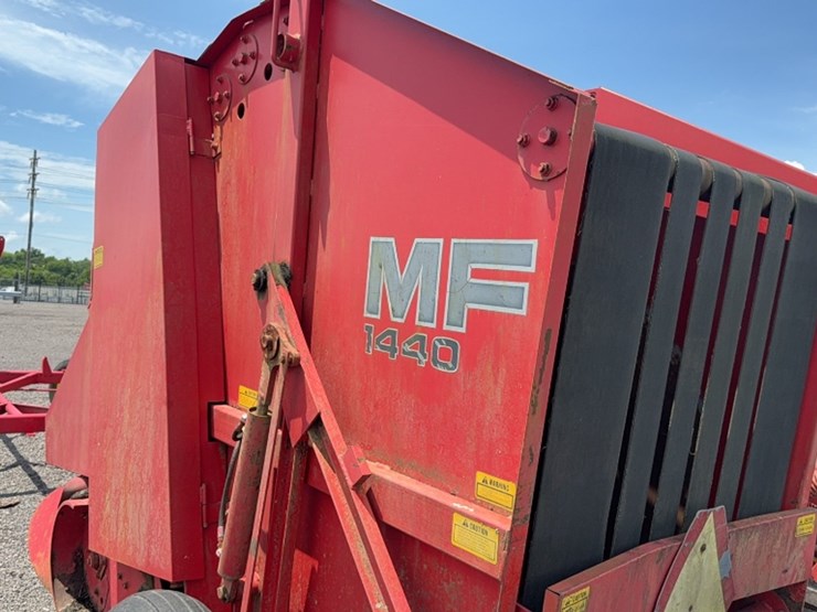 massey-ferguson-1440-image-7