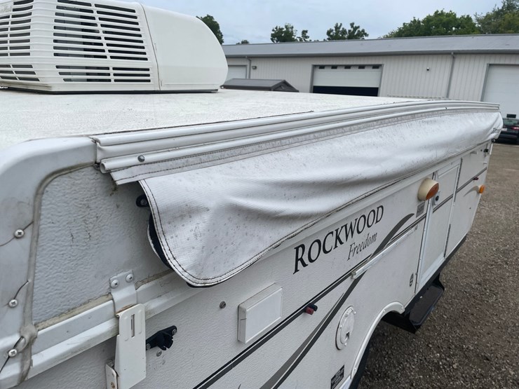 #4495-•-2008-rockwood-freedom-1940-pop-up-camper-(has-wi-title)-image-18
