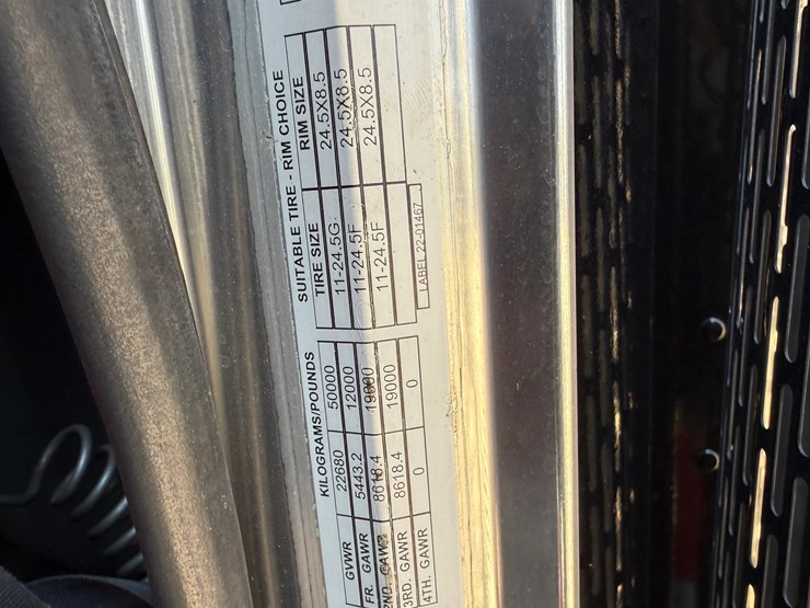 2000-peterbilt-379-image-16