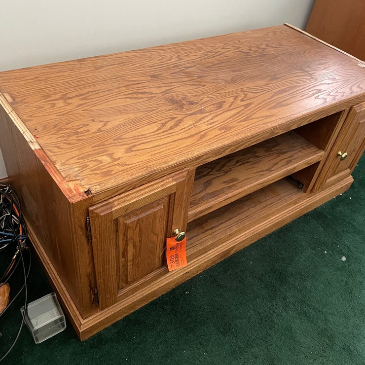 #7309 • Entertainment Stand