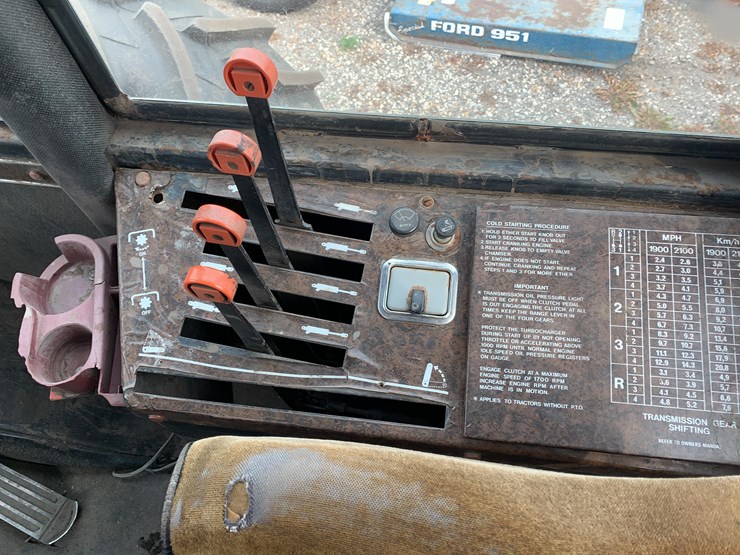 1979-versatile-835-image-24