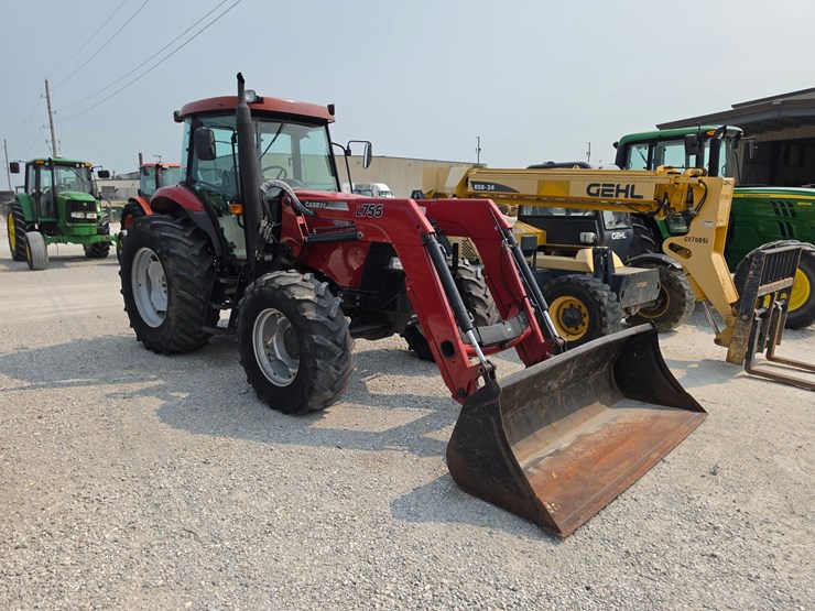 case-ih-farmall-140a-image-24