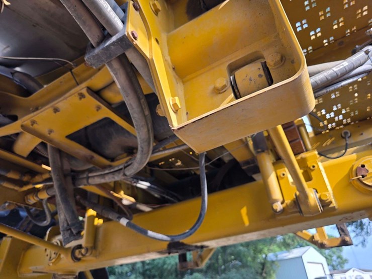 rogator-1074-self-propelled-sprayer,-100'-booms,-currently-winterized,-320/90r50-tires,-rears-with-d-image-48