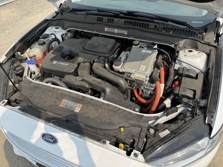 2015-ford-fusion-hybrid-sedan-image-12
