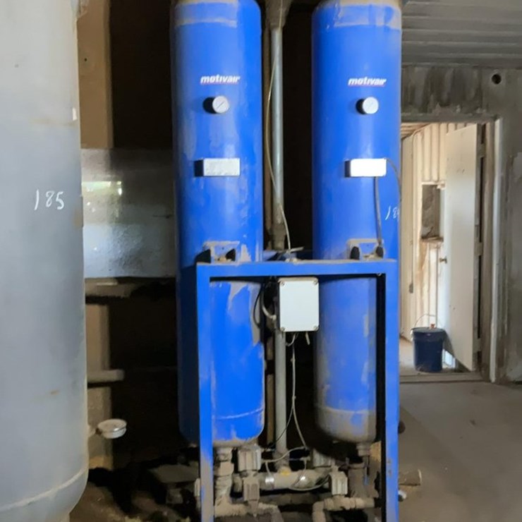 #184 • 2002 Motivair Twin Tank Desiccant Type Air Dryer