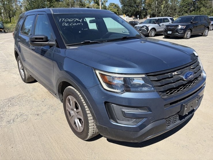 2017-ford-explorer-image-2