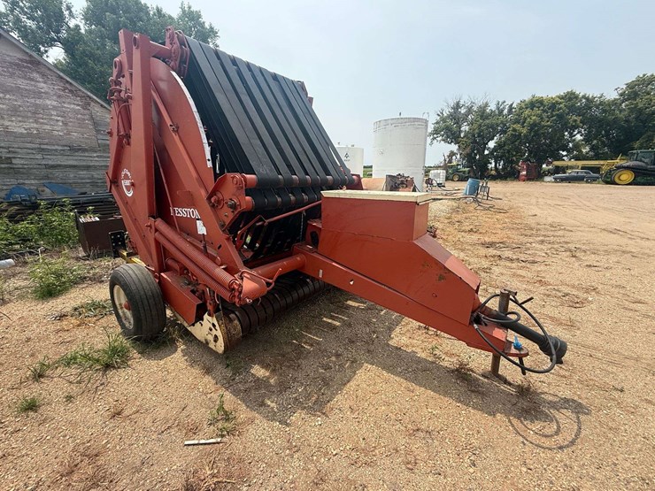 hesston-5800-image-4