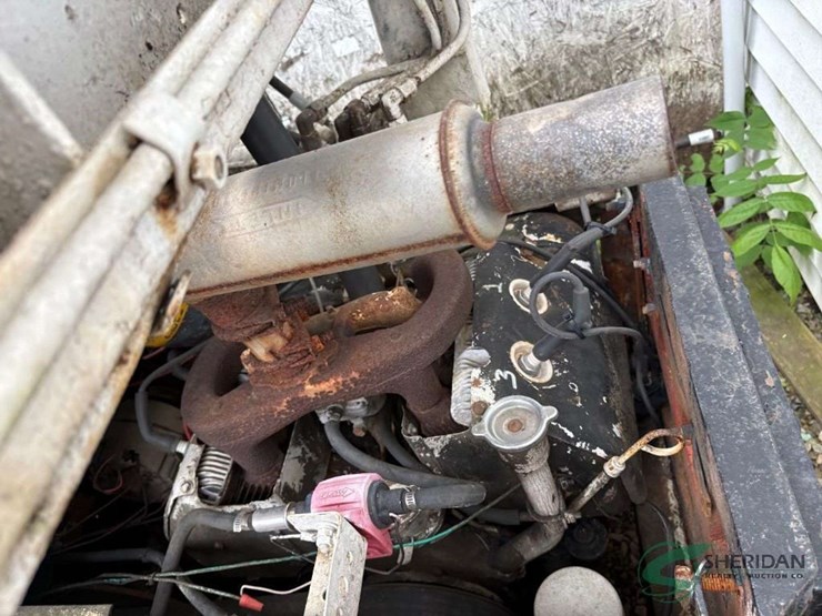 skid-steer-loader,-gas-engine-image-8