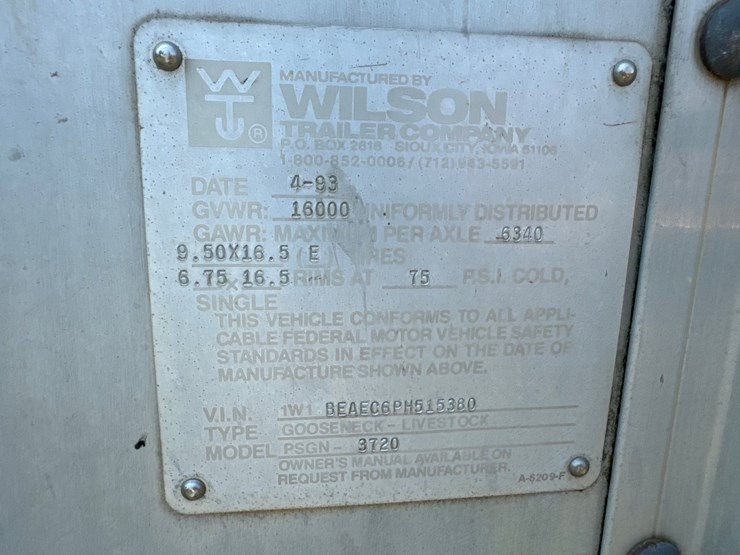 1993-wilson-livestock-trailer-image-3