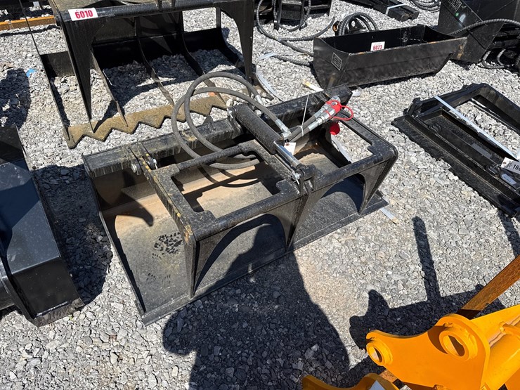 #6011-•-44"-dingo-grapple-bucket-image-2