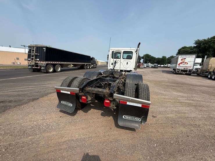 2024-freightliner-semi,-cummins-x15-engine,-420,478-miles,-10-speed,-full-locking-rear-ends,-tri-axl-image-14