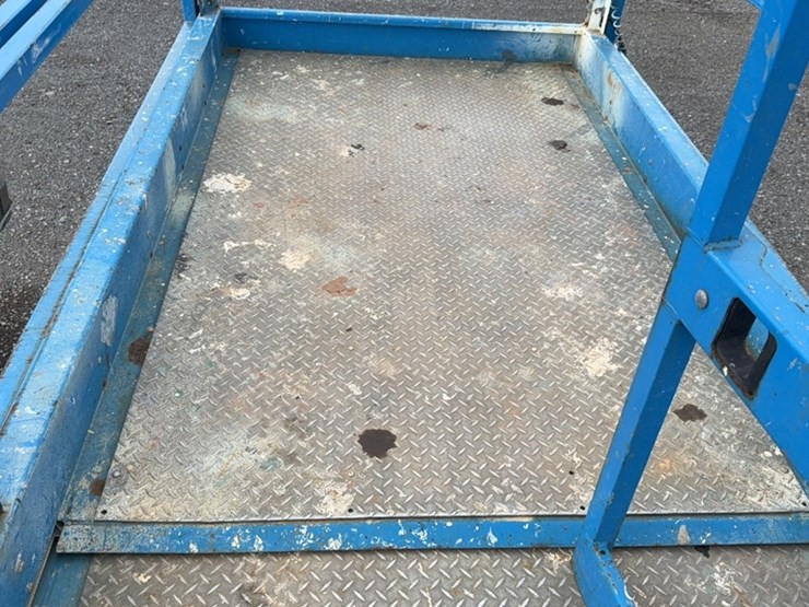 #2094-•-genie-scissor-lift-image-10