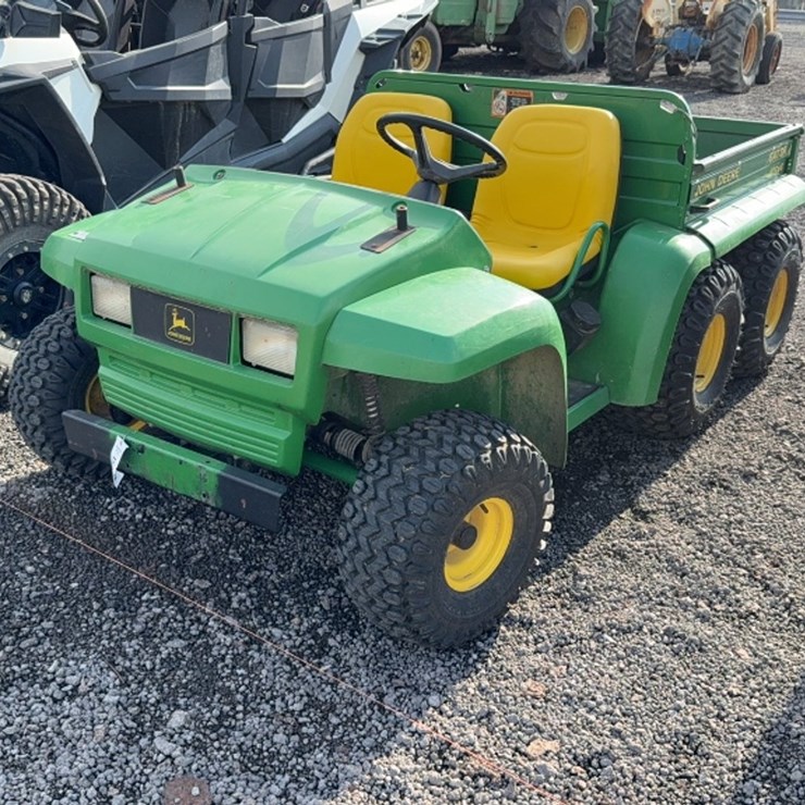 JOHN DEERE GATOR
