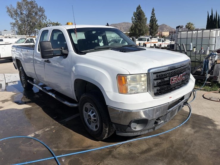 2012-gmc-sierra-2500hd-image-2