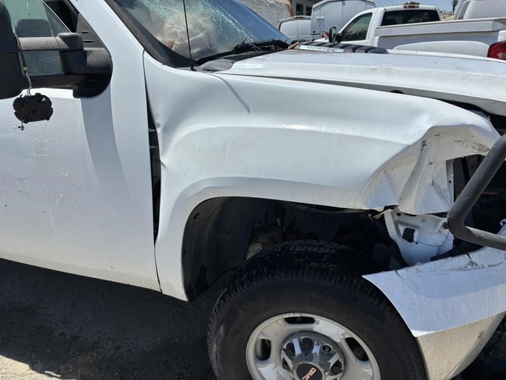 2012-gmc-sierra-2500-image-12