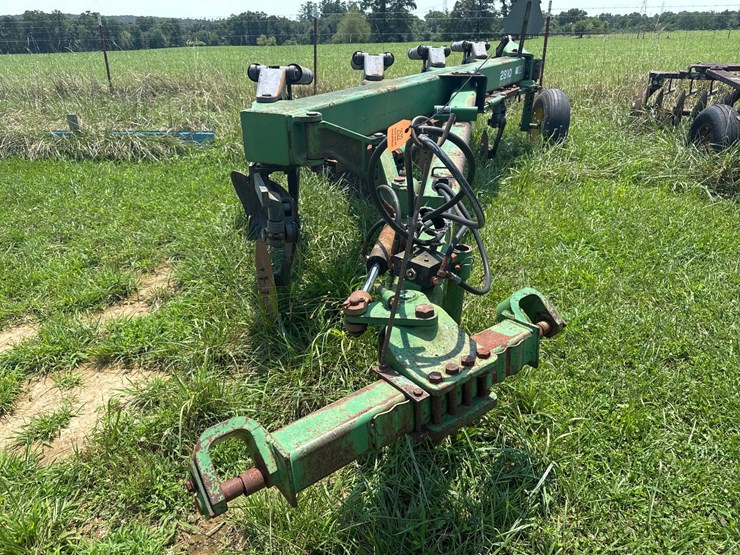 john-deere-2810-image-3