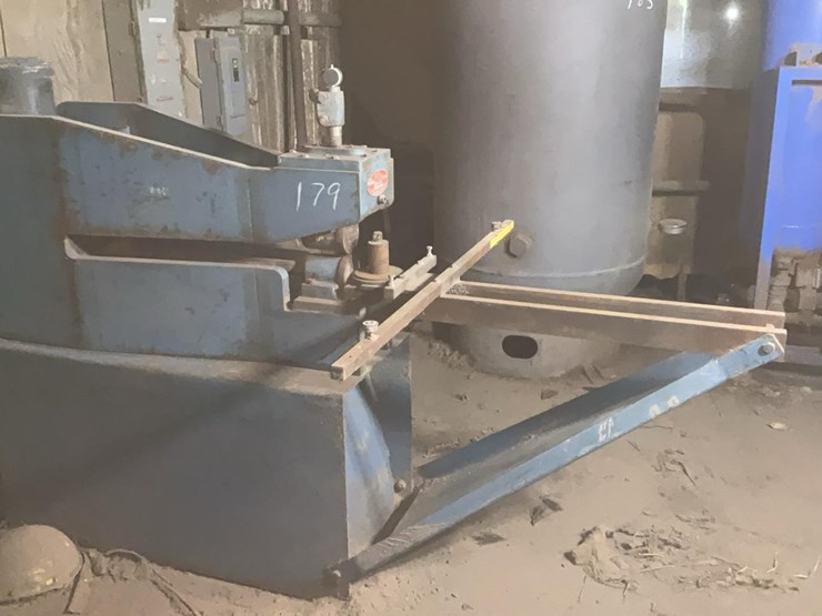 #179-•-armstrong-circular-saw-stretcher-roll-and-saw-spinner-image-1