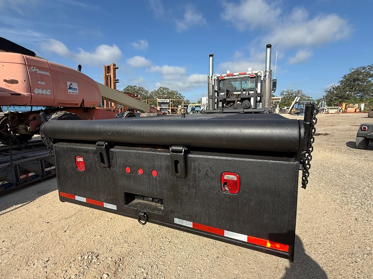 2009-peterbilt-367-image-11