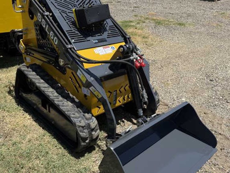 #240-•-mini-skid-steer-stand-on-loader---ssl60---gas-image-3