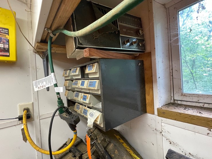 #7145-•-contents-of-corner-image-1