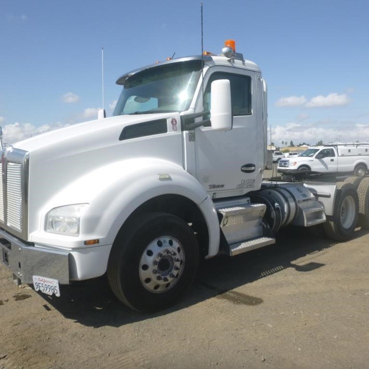 2017 KENWORTH T880