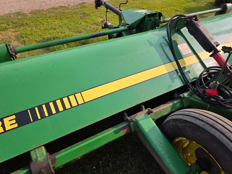 john-deere-220-image-34