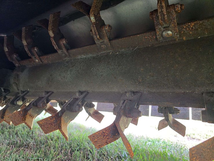 john-deere-220-image-30