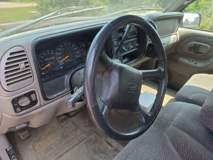 1999-chevrolet-1500-image-17