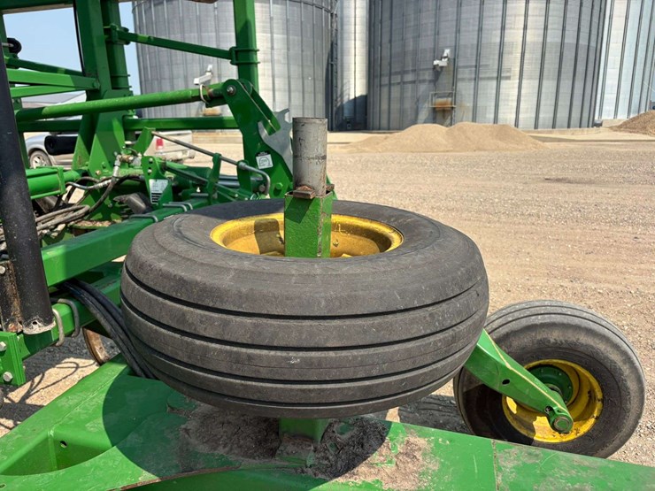 2014-john-deere-2410-image-15