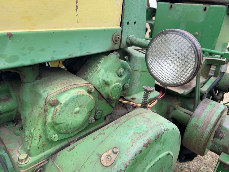 john-deere-520-image-51