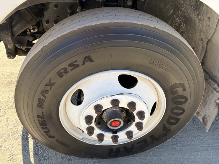 2021-ford-f650-image-15