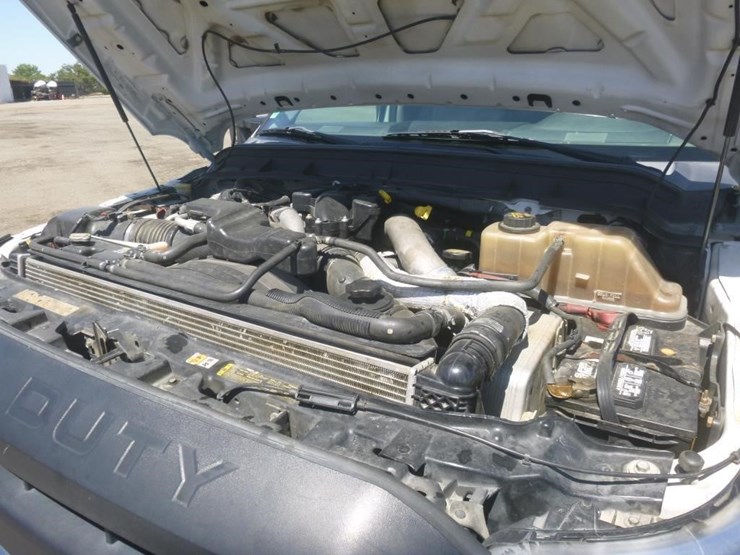 2013-ford-f550-image-18