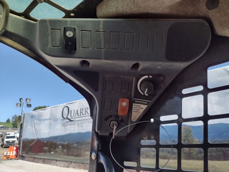 deere-318g-image-8