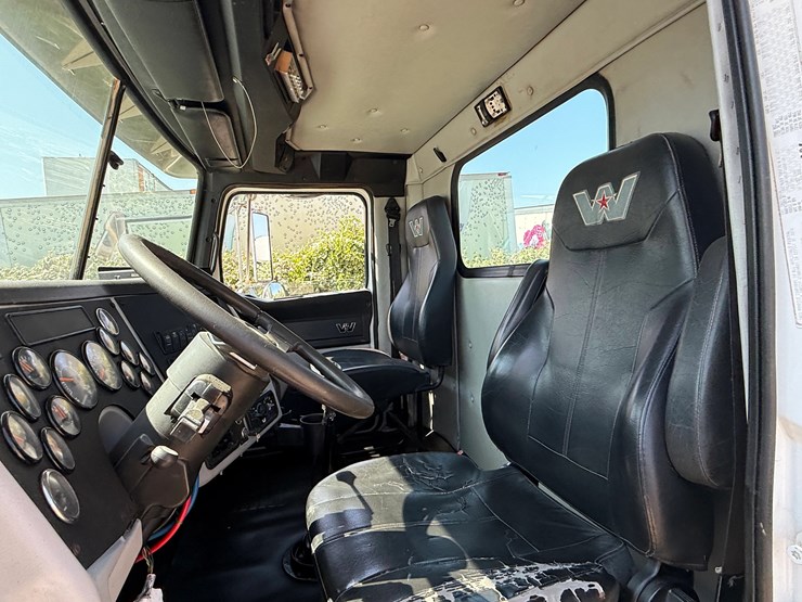 2015-western-star-4900-image-13