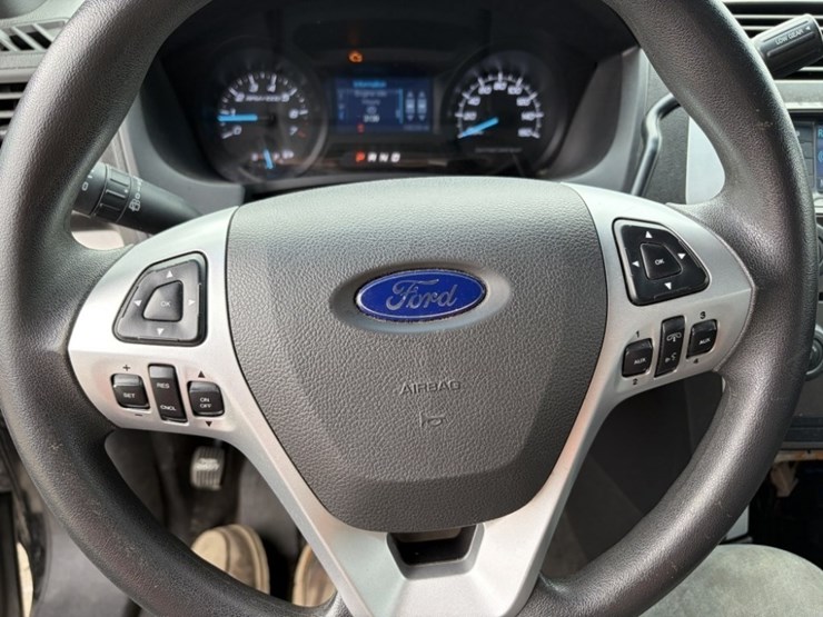 2014-ford-explorer-image-34