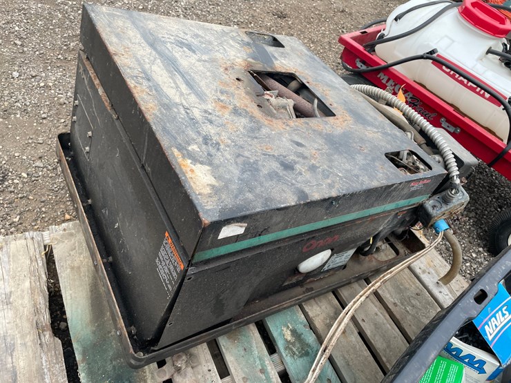 #4574-•-onan-marquis-7000-generator-image-4