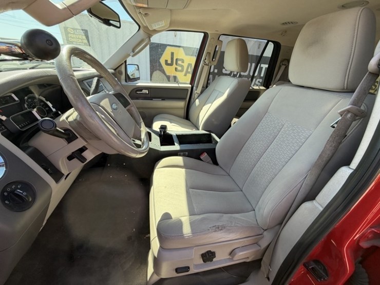 2012-ford-explorer-image-24
