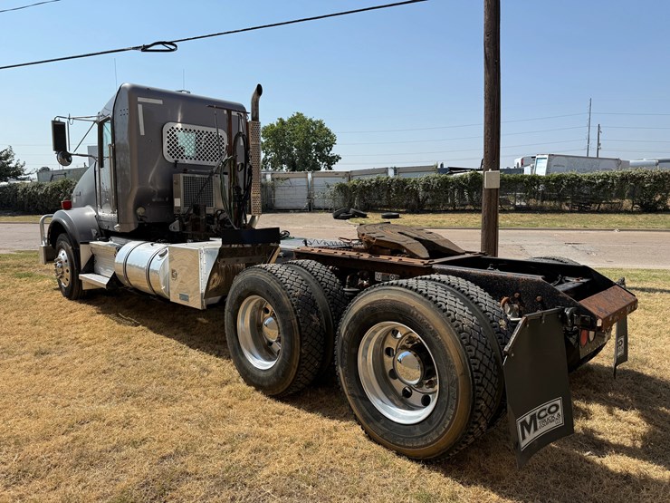 2013-kenworth-t800-image-7