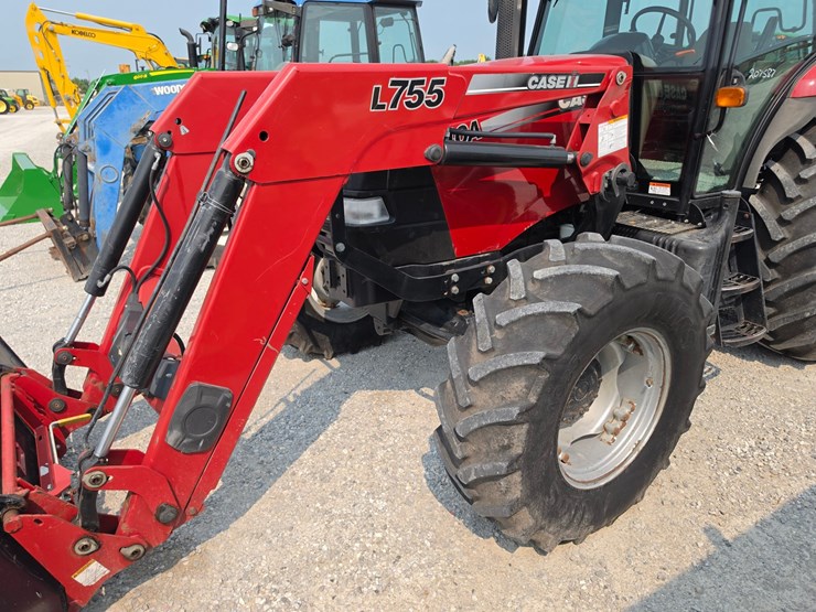 case-ih-farmall-140a-image-7