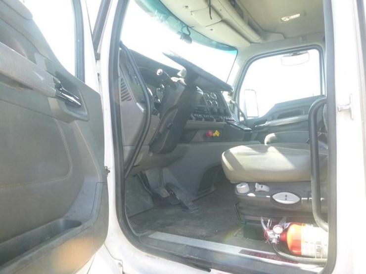 2017-kenworth-t880-image-11